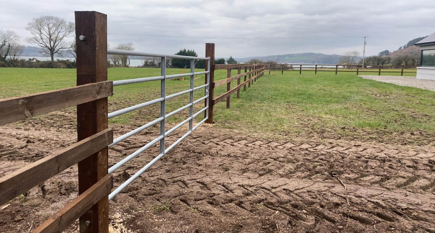 Equestrian fencing