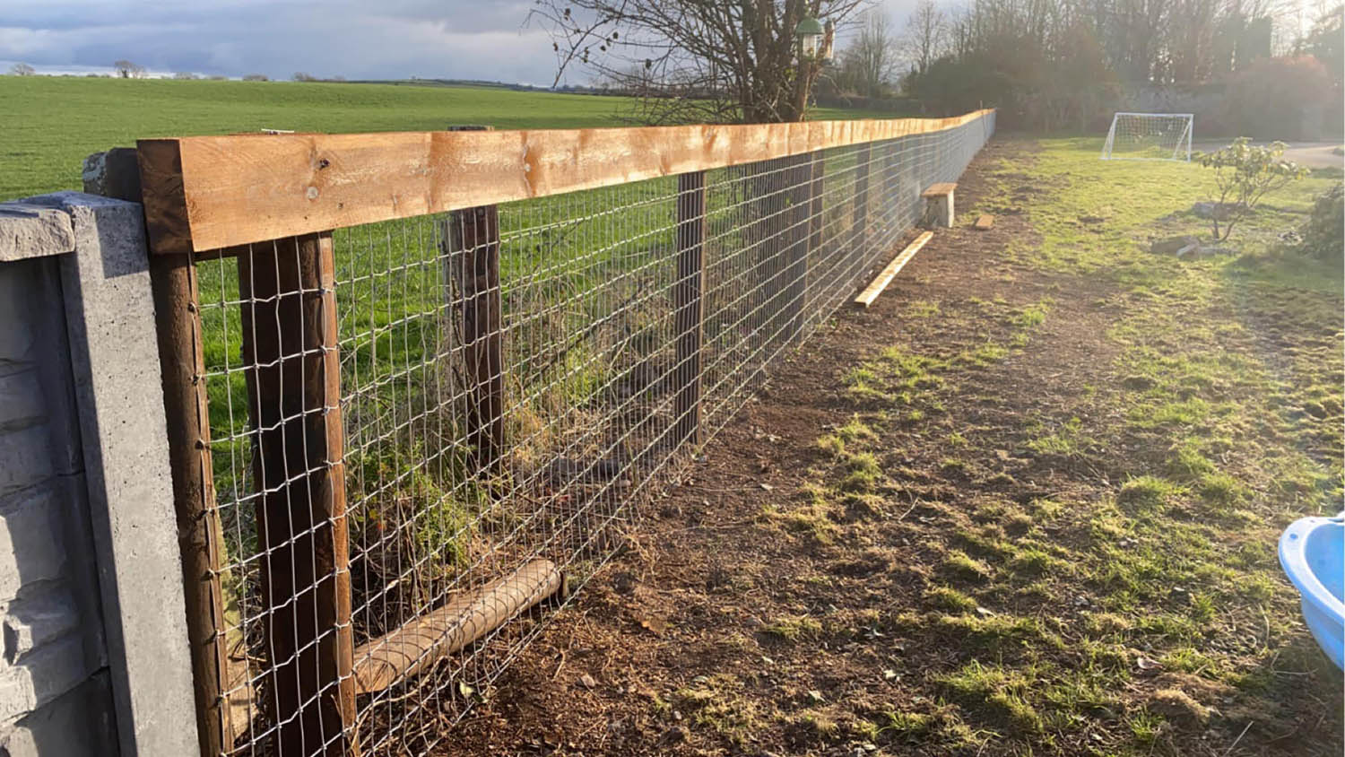 Wire agricultural fencing