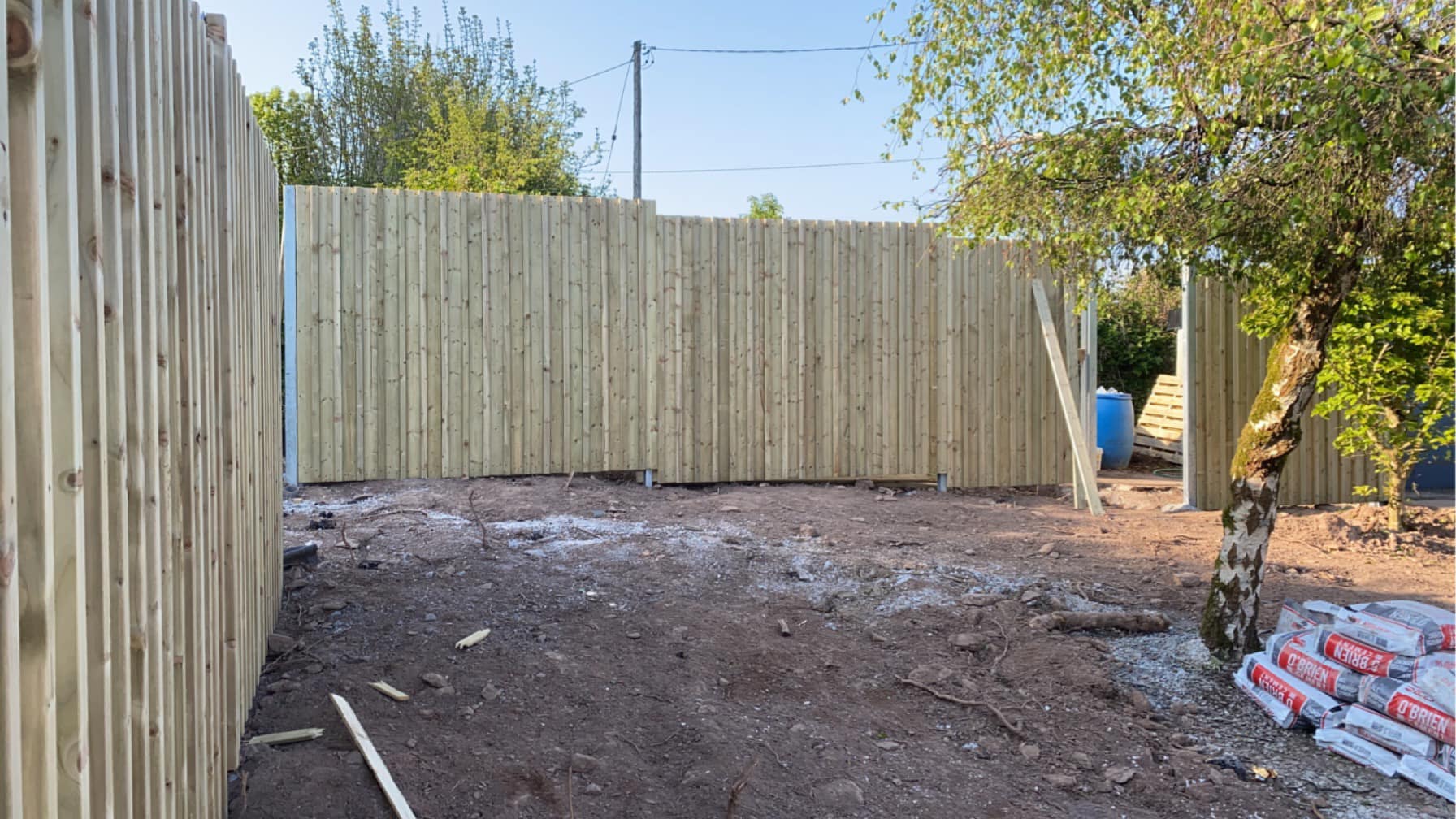 Domestic fencing installations